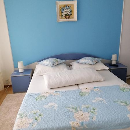 Pensiunea Ca La Mama Acasa Resita Habitación foto