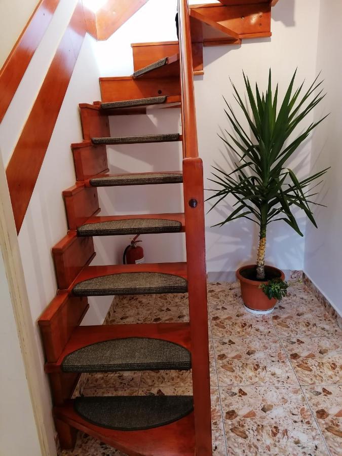 Pensiunea Ca La Mama Acasa Resita Habitación foto