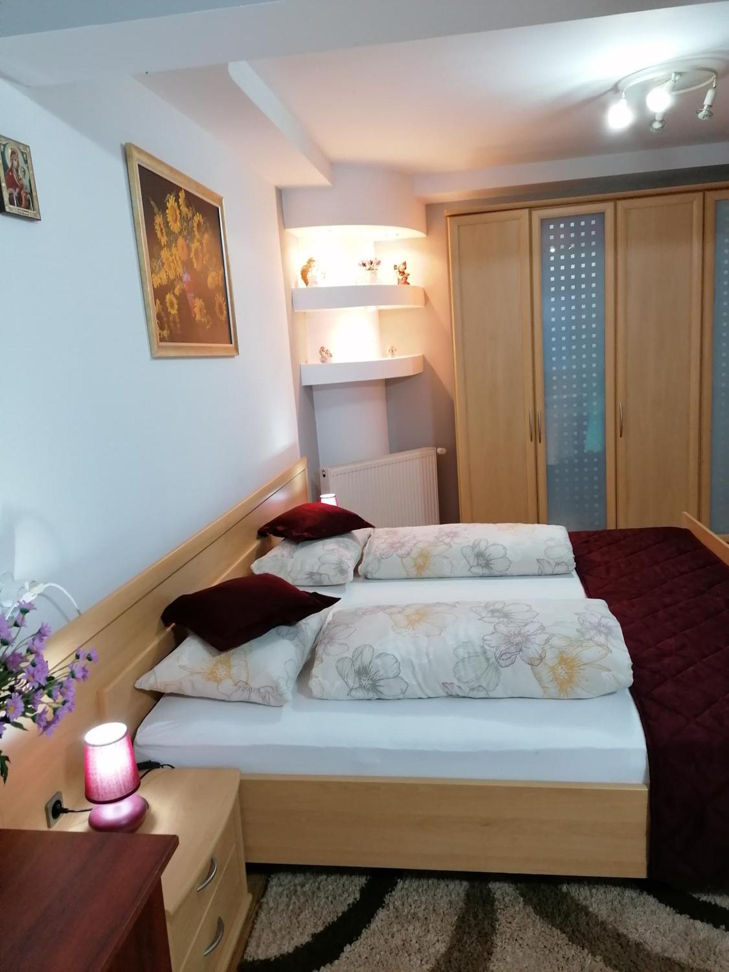 Pensiunea Ca La Mama Acasa Resita Habitación foto