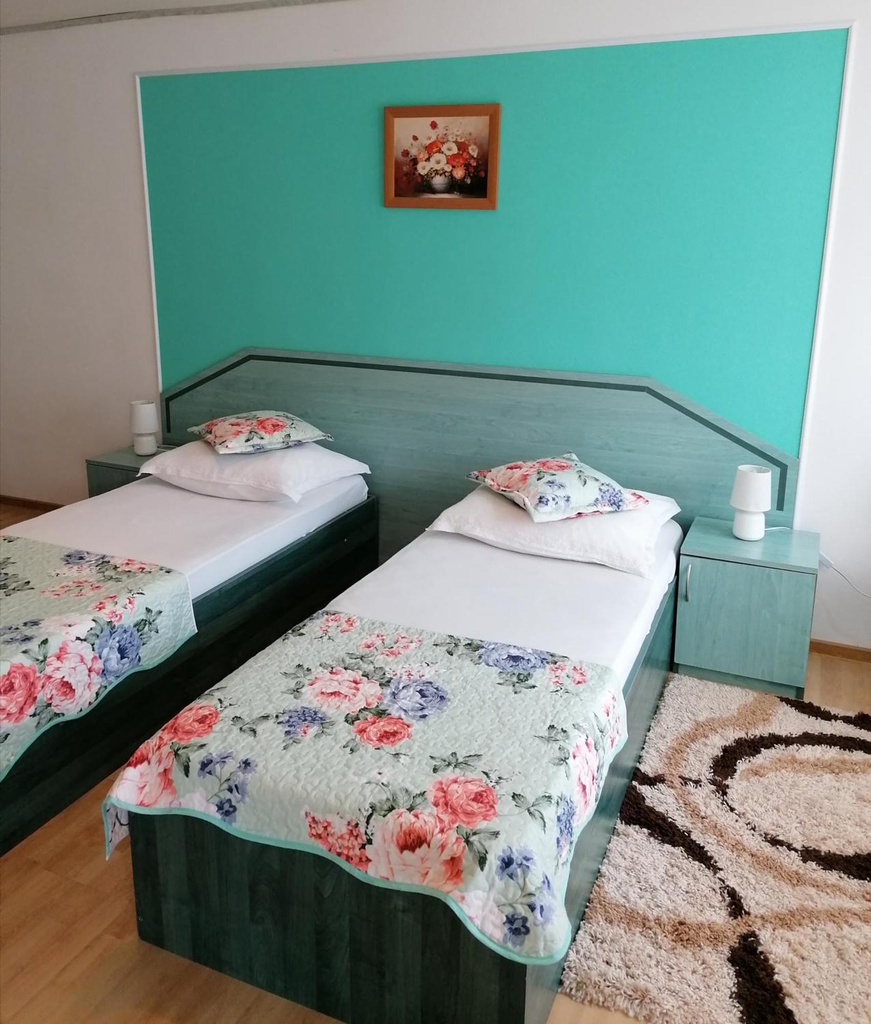 Pensiunea Ca La Mama Acasa Resita Habitación foto